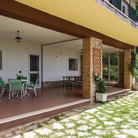 度假居 Four-bedroom Holiday Pg With Lake View 02 特拉西梅诺湖畔托罗