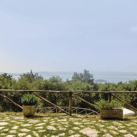 Four-bedroom Holiday Pg With Lake View 02 * 特拉西梅诺湖畔托罗