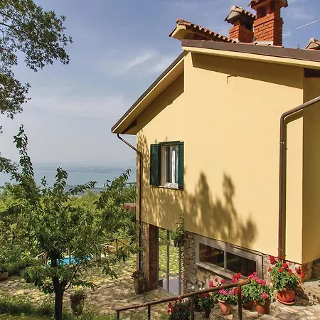 Four-bedroom Holiday Pg With Lake View 02 *