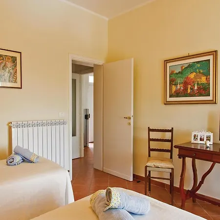 Four-bedroom Holiday Pg With Lake View 02 度假居