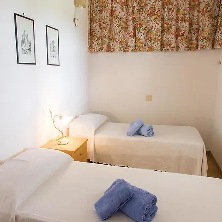 度假居 Four-bedroom Holiday Pg With Lake View 02